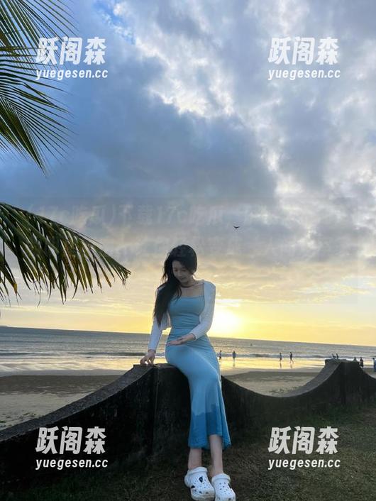 17c吃瓜 下载17c吃瓜,解锁你不知道的明星秘密,让你轻松变成‘人间观察家’!