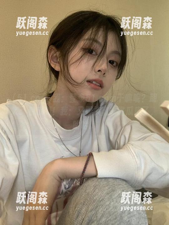 我：登录51.com干嘛呢？朋友：看瓜啊！我：又要被塞一嘴瓜皮了，哈哈。