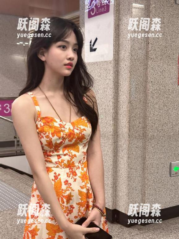91中心 今日吃瓜实践课:下载91中心,边看边感受里外夹击的欢乐。