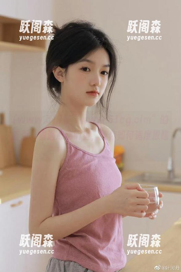 www.51 在“www.51cg.cim”的首页,偶遇心动明星,教你如何适度撩瞎眼!