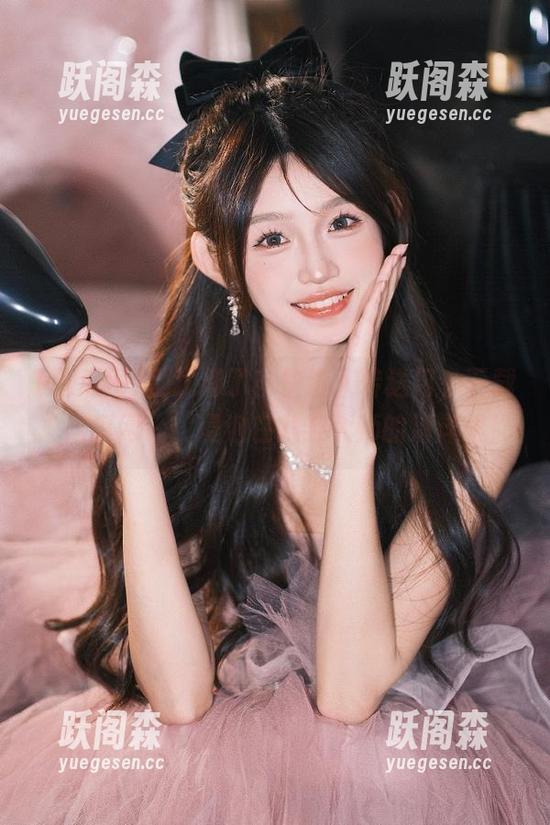 别犹豫了！快进入传送门，下载“吃瓜网”，浸泡在八卦大师的海洋里！