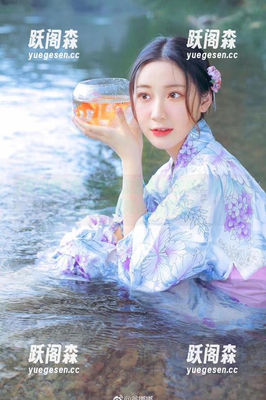 想知道朋友圈的秘密吗？快来ios上的吃瓜网app刷起！