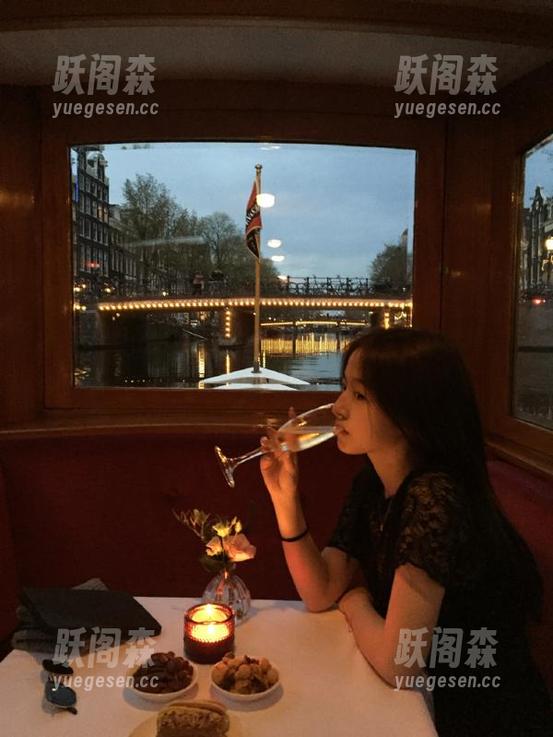 911吃瓜网入口：欢迎来到八卦的深渊，快来看看别人家的故事吧！
