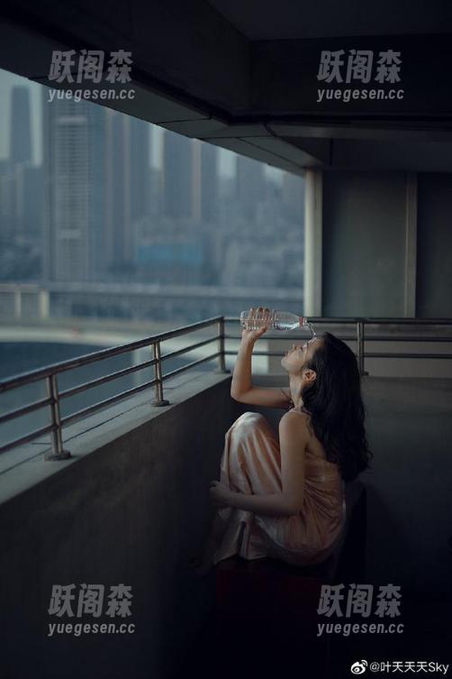 吃瓜网 51cg4吃瓜网:谁说连视频都不能吃瓜?快来舔屏吧!