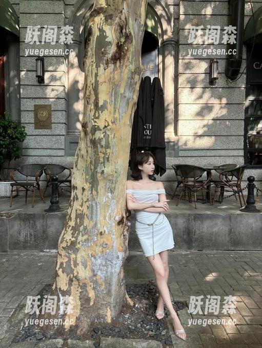 黑料正能量 “黑料正能量zzzttt传送门”太魔幻,别错过那些温馨与讽刺交织的瞬间!
